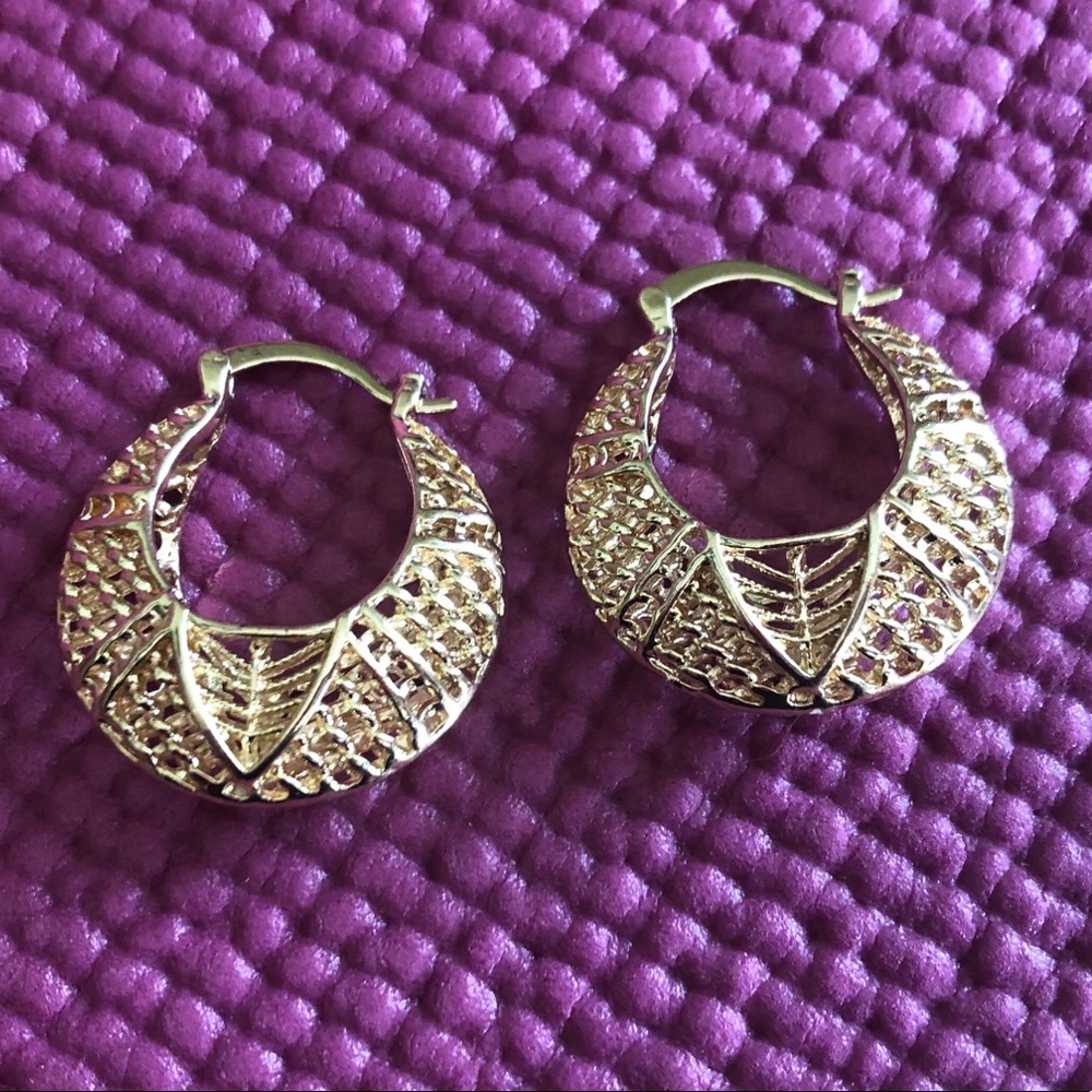18k Gold Plated Basket Weave Hoops 💛 - Picture 3 of 10